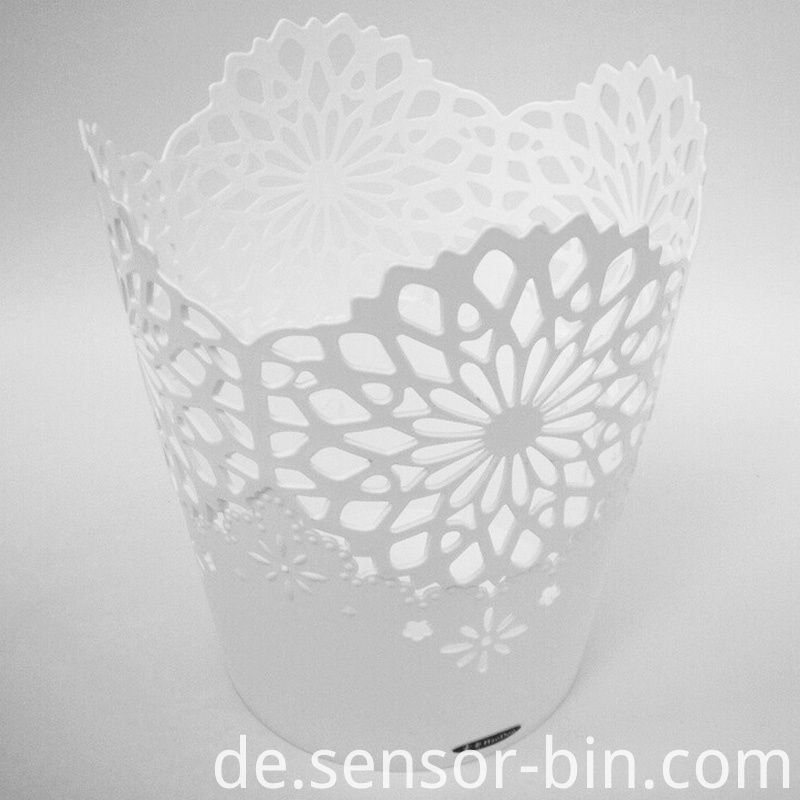 Three Colors Available Plastic Hollow Trash Bin (A9B-9020)
